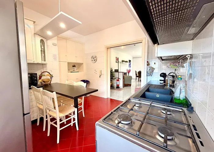 Апартаменты Bonelli Train St - Spacious Family *